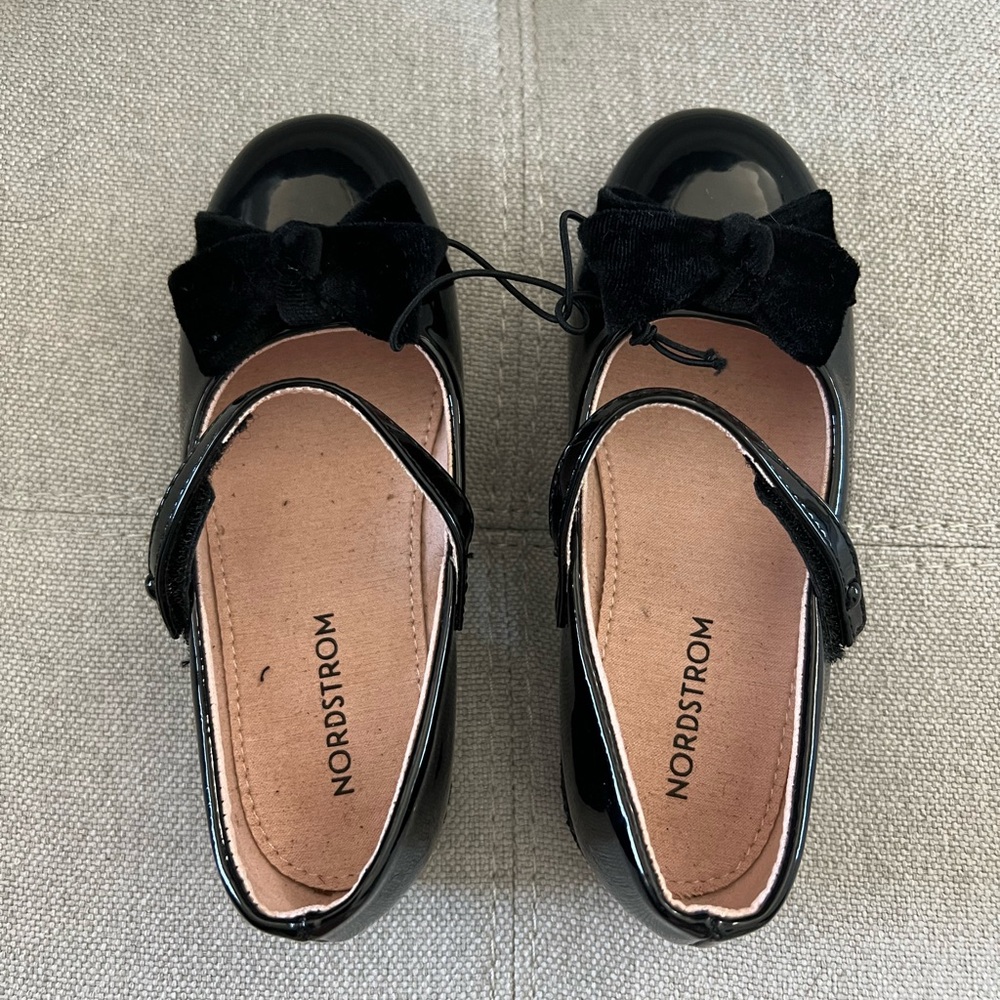 NWT Kids' Nordstrom dress shoes, satin bow, glitter heels